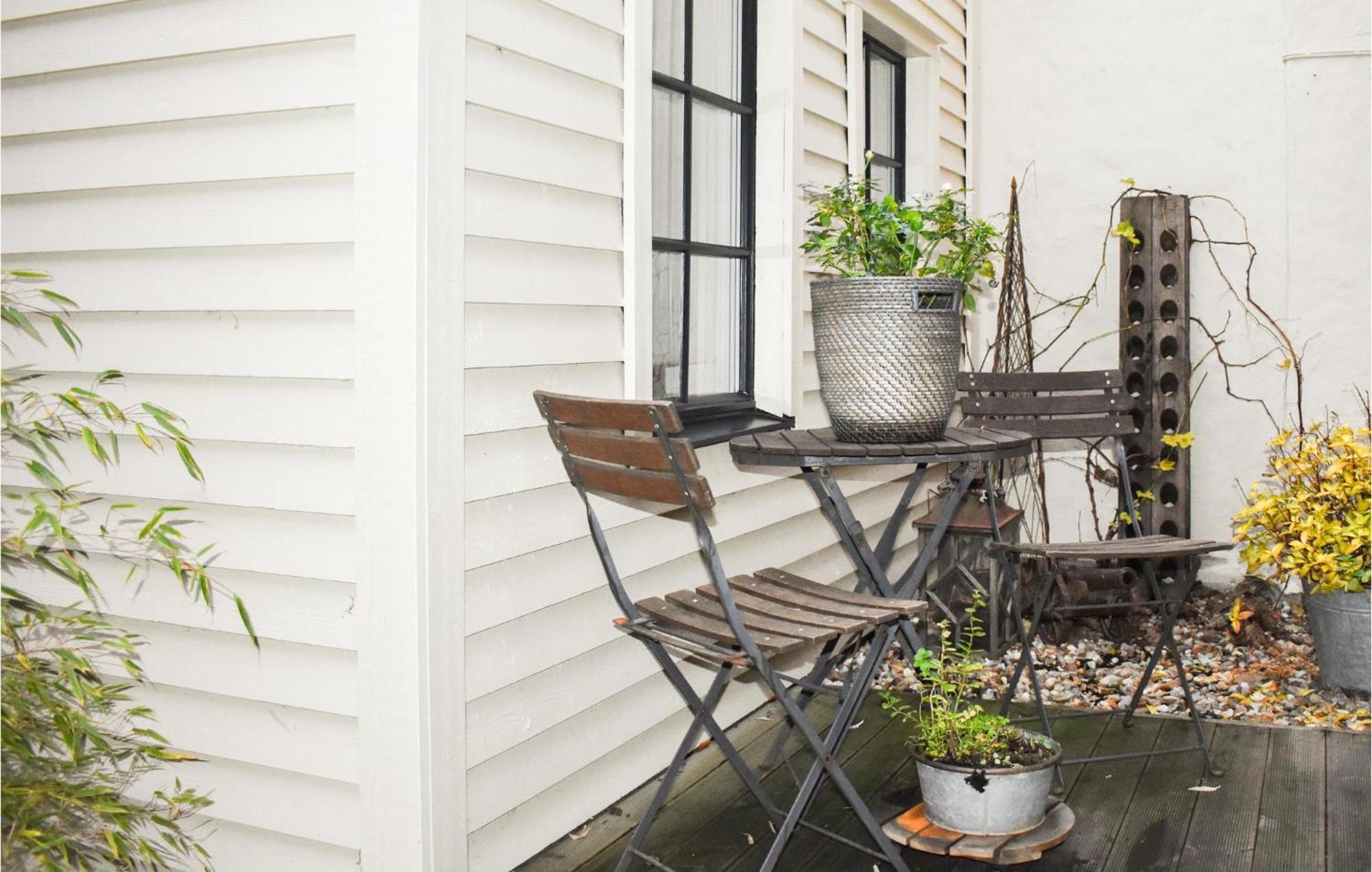 1 Bedroom Amazing Apartment In Ystad Luaran gambar