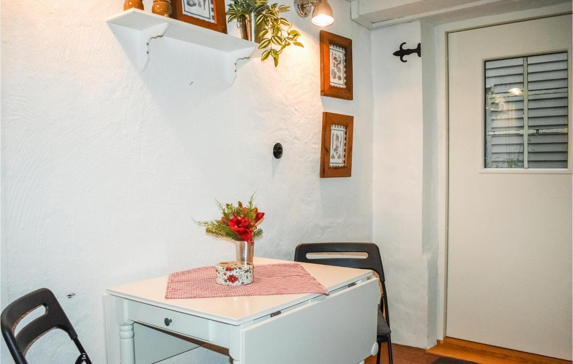 1 Bedroom Amazing Apartment In Ystad Luaran gambar